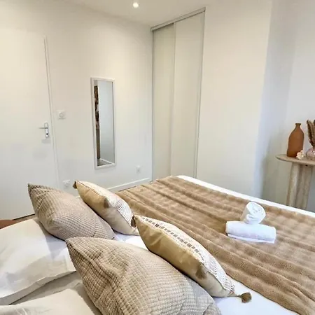 République - 2 Bedrooms - Skyscraper Apartamento *