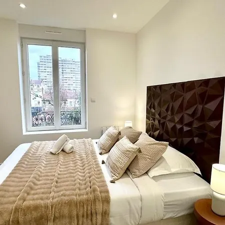 Republique - 2 Bedrooms - Skyscraper *