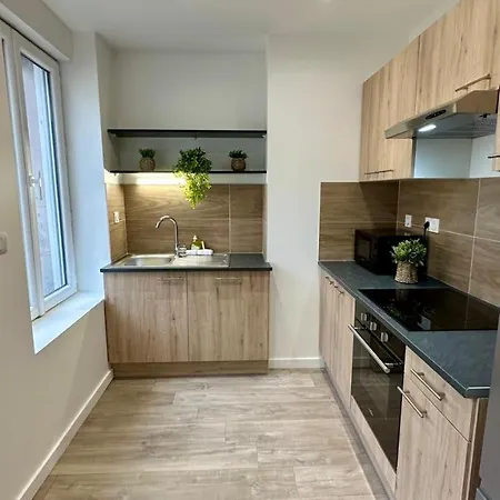 דירה Republique - 2 Bedrooms - Skyscraper וילאורבן