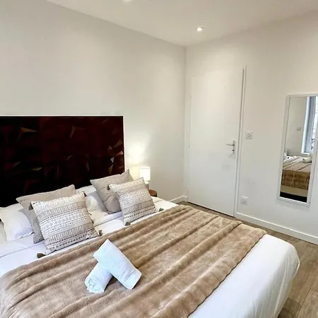 Republique - 2 Bedrooms - Skyscraper וילאורבן