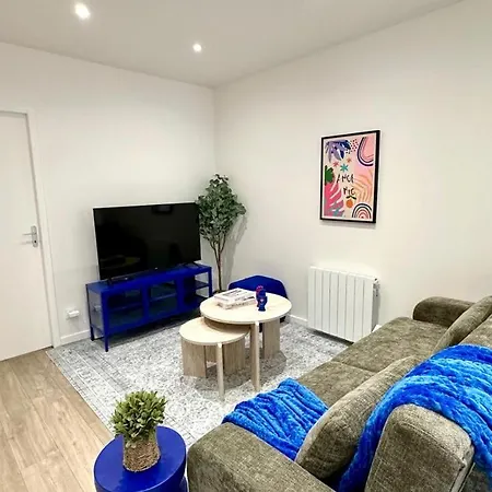 דירה Republique - 2 Bedrooms - Skyscraper *