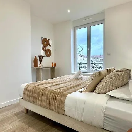 Republique - 2 Bedrooms - Skyscraper Appartement