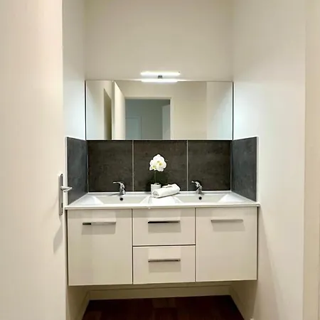 Republique - 2 Bedrooms - Skyscraper דירה