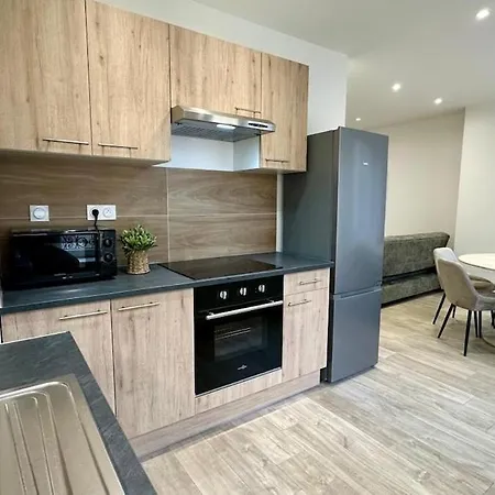 Republique - 2 Bedrooms - Skyscraper Appartement