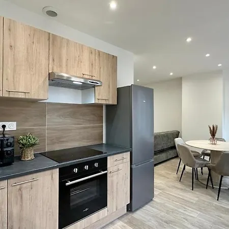 Republique - 2 Bedrooms - Skyscraper דירה וילאורבן